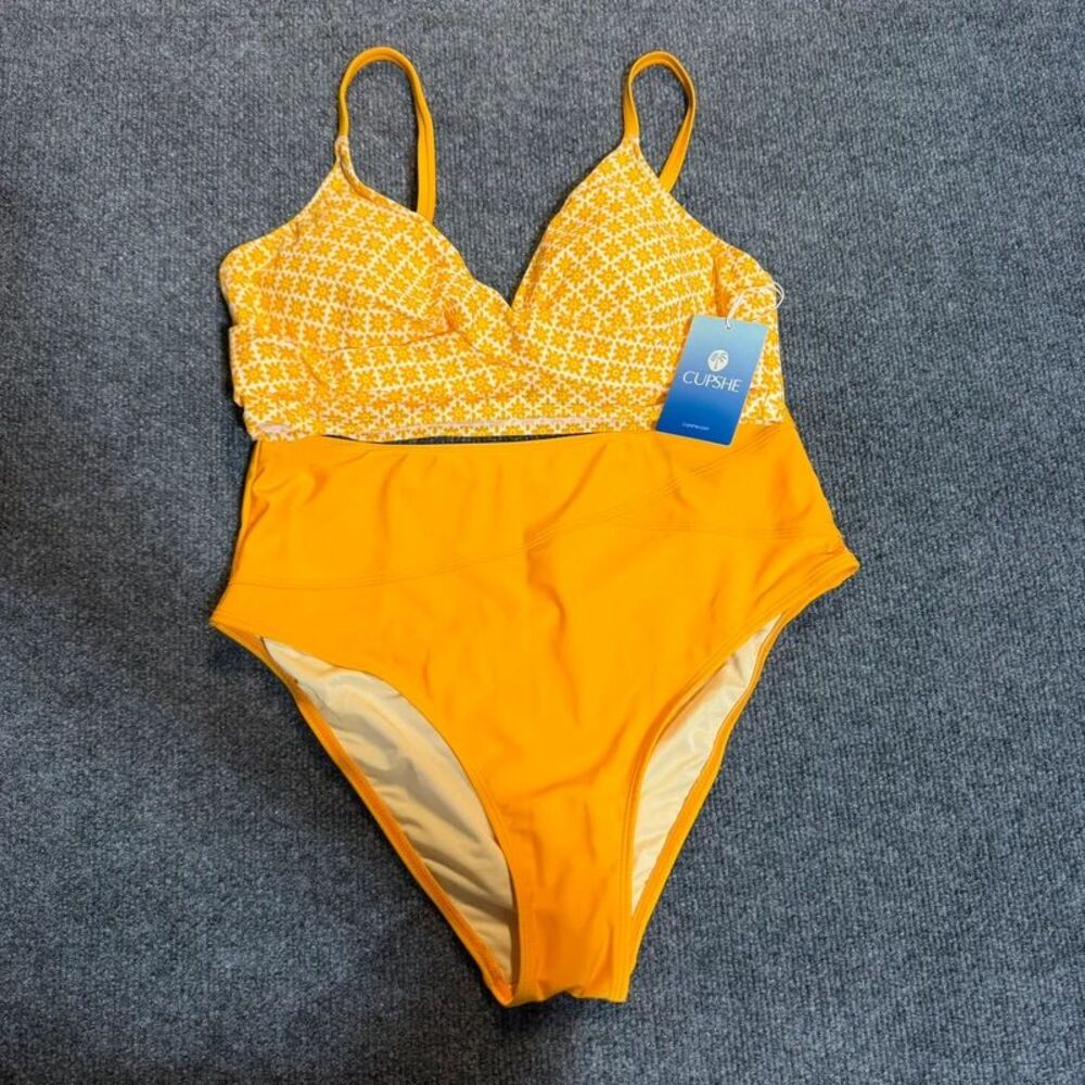 Cupshe Women’s Yellow 2 piece Bikini Size Medium New